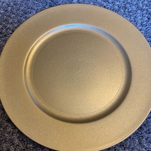 6 Gold Charger Plates ✨